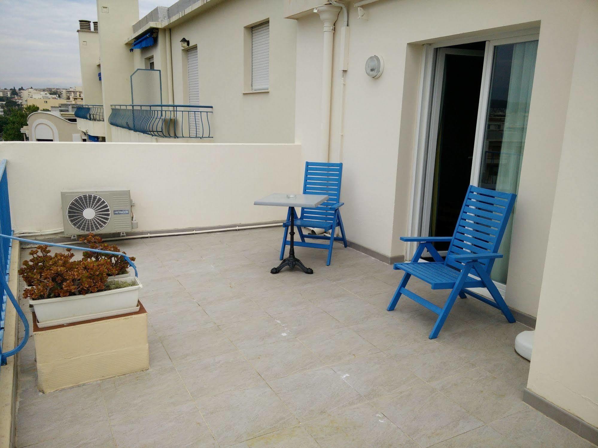 Hotel Courbet Juan-les-Pins Exteriér fotografie